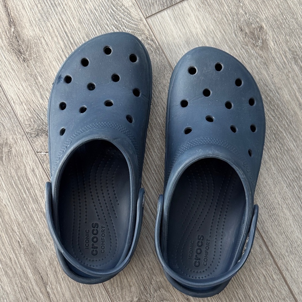 CROCS Classic Navy Slip-Ons